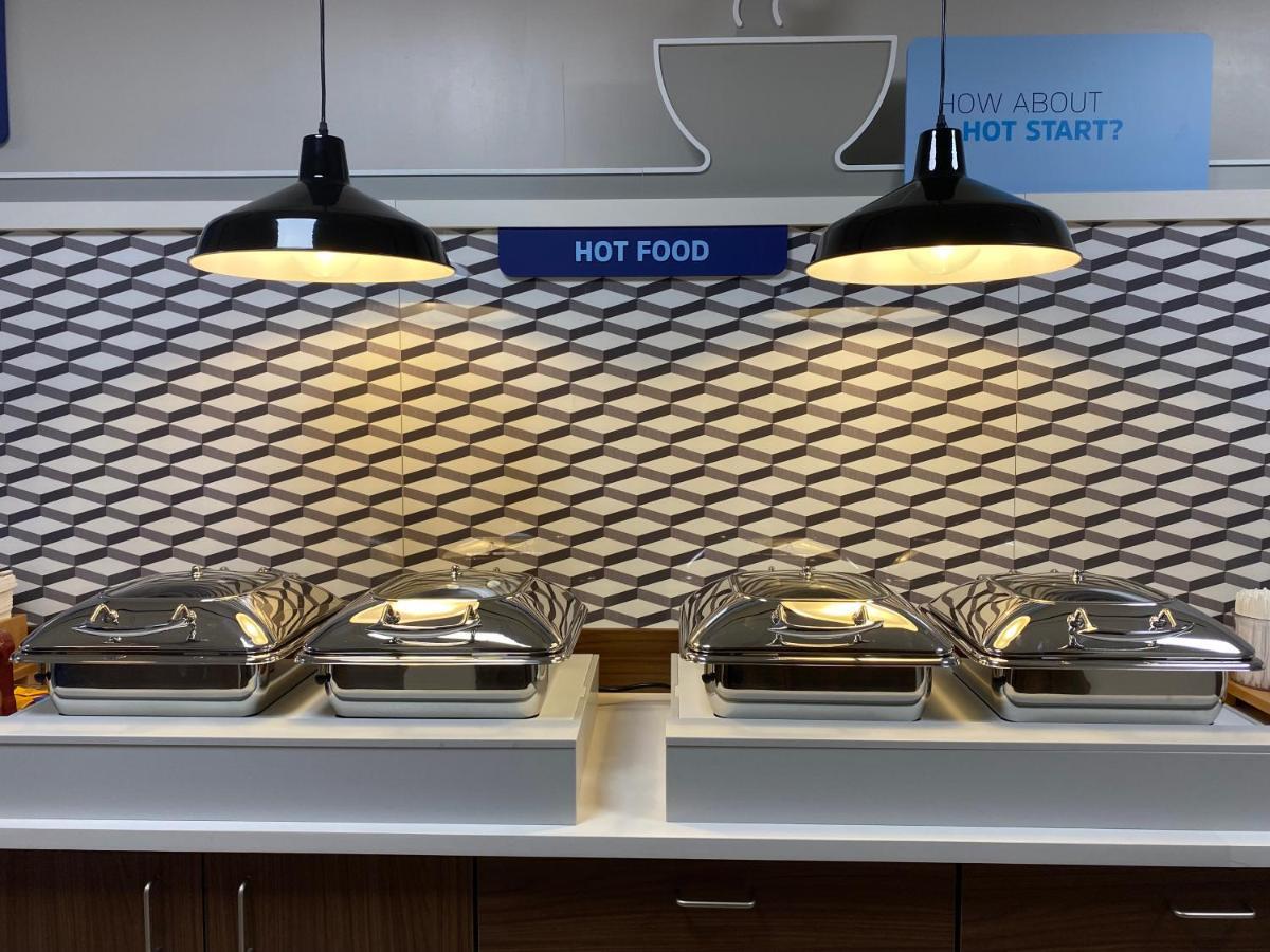 Holiday Inn Express Plymouth By Ihg Exteriör bild