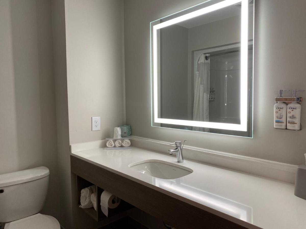 Holiday Inn Express Plymouth By Ihg Exteriör bild